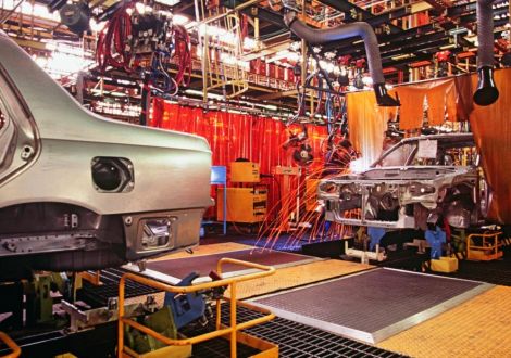 Cómo afecta la crisis de los chips a la fabricación en el sector del automóvil y al retraso de entregas. 